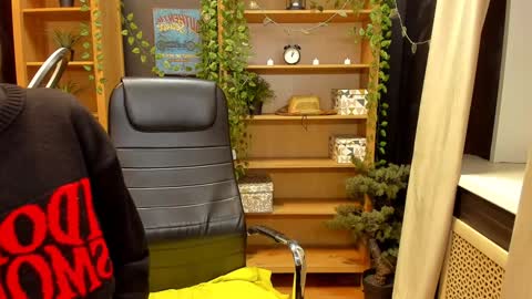 Snapshot of moon13152 chatting on February 2, 2025, 3:10 am Katrin online show from February 2, 2025, 3:10 am