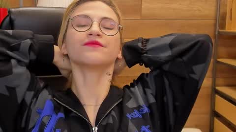 Snapshot of moon13152 chatting on February 12, 2025, 9:11 pm Katrin online show from February 12, 2025, 9:11 pm