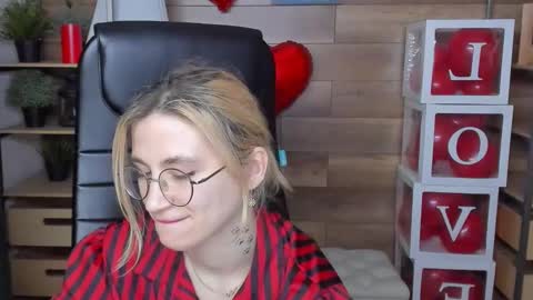 Snapshot of moon13152 chatting on February 18, 2025, 10:03 pm Katrin online show from February 18, 2025, 10:03 pm