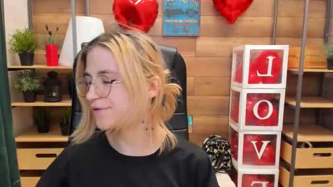 Snapshot of moon13152 chatting on February 22, 2025, 3:47 pm Katrin online show from February 22, 2025, 3:47 pm