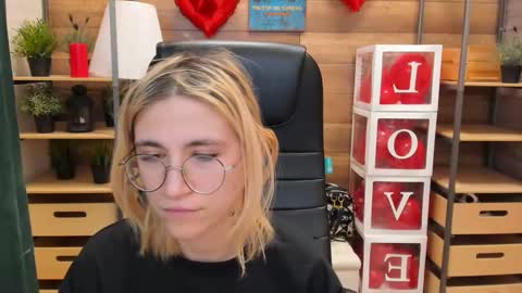 Snapshot of moon13152 chatting on February 22, 2025, 7:14 pm Katrin online show from February 22, 2025, 7:14 pm