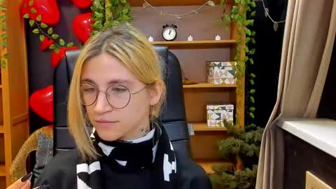 Snapshot of moon13152 chatting on February 23, 2025, 9:16 pm Katrin online show from February 23, 2025, 9:16 pm