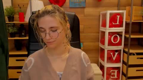 Snapshot of moon13152 chatting on February 24, 2025, 4:58 pm Katrin online show from February 24, 2025, 4:58 pm