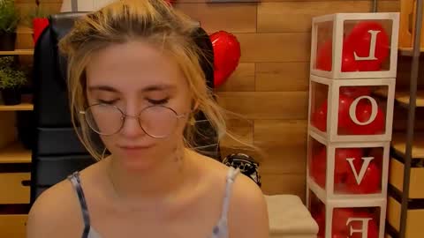 Snapshot of moon13152 chatting on February 24, 2025, 8:03 pm Katrin online show from February 24, 2025, 8:03 pm