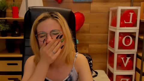 Snapshot of moon13152 chatting on February 25, 2025, 2:14 am Katrin online show from February 25, 2025, 2:14 am