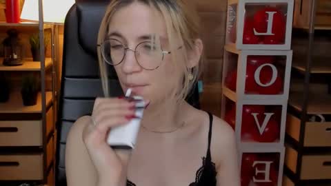 Snapshot of moon13152 chatting on February 28, 2025, 7:14 pm Katrin online show from February 28, 2025, 7:14 pm