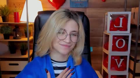 Snapshot of moon13152 chatting on March 2, 2025, 4:17 am Katrin online show from March 2, 2025, 4:17 am