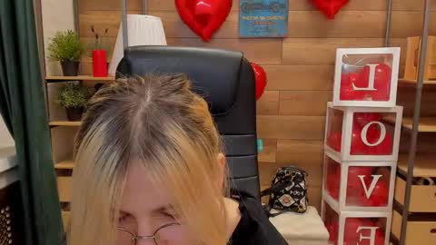 Snapshot of moon13152 chatting on March 8, 2025, 9:08 pm Katrin online show from March 8, 2025, 9:08 pm