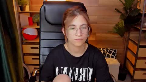 Snapshot of moon13152 chatting on September 18, 2025, 9:39 pm Katrin online show from September 18, 2025, 9:39 pm