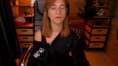 Snapshot of moon13152 chatting on October 7, 2025, 8:39 pm Katrin online show from October 7, 2025, 8:39 pm