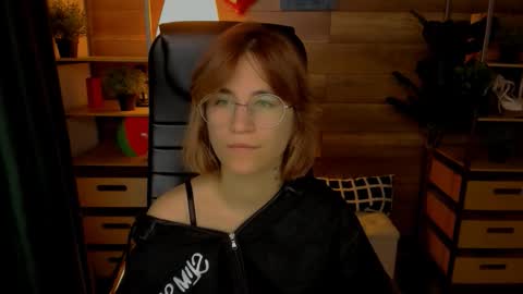 Snapshot of moon13152 chatting on October 16, 2025, 9:38 pm Katrin online show from October 16, 2025, 9:38 pm