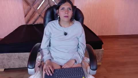 Moon  online show from November 20, 2025, 3:23 pm