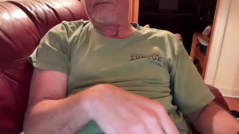 Snapshot of moon4music chatting on December 25, 2024, 6:31 am moon4music online show from December 25, 2024, 6:31 am