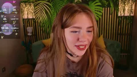 Snapshot of moon__bunny chatting on September 18, 2025, 3:25 pm Moon  Bunny online show from September 18, 2025, 3:25 pm