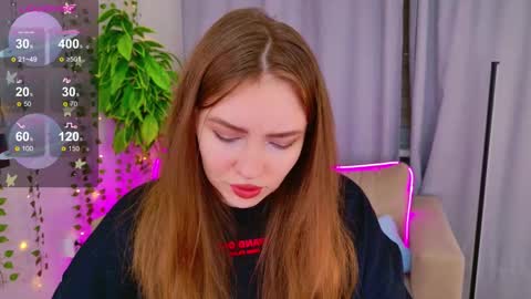 Snapshot of moon__bunny chatting on October 16, 2025, 3:24 pm Moon  Bunny online show from October 16, 2025, 3:24 pm