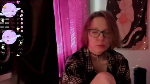 Snapshot of moon__girl chatting on October 28, 2025, 8:00 pm Roxy online show from October 28, 2025, 8:00 pm