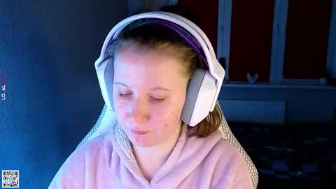 Snapshot of moon_avengers chatting on September 29, 2025, 4:01 pm Lola online show from September 29, 2025, 4:01 pm