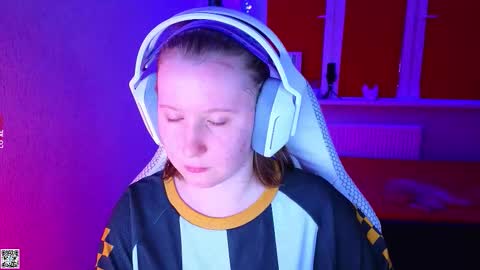 Snapshot of moon_avengers chatting on November 7, 2025, 3:12 pm Lola online show from November 7, 2025, 3:12 pm