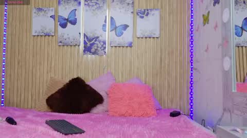 Snapshot of moon_celeste chatting on April 23, 2026, 12:29 pm Moon online show from April 23, 2026, 12:29 pm