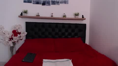 moon_f00x online show from February 25, 2025, 7:36 pm