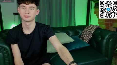 moon_gloww online show from February 25, 2026, 9:02 pm