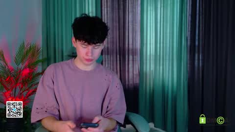 moon_gloww online show from March 28, 2026, 2:22 am