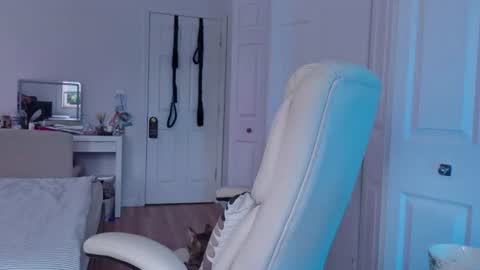 Snapshot of moon_light_girl chatting on June 18, 2026, 12:09 pm moon_light_girl online show from June 18, 2026, 12:09 pm