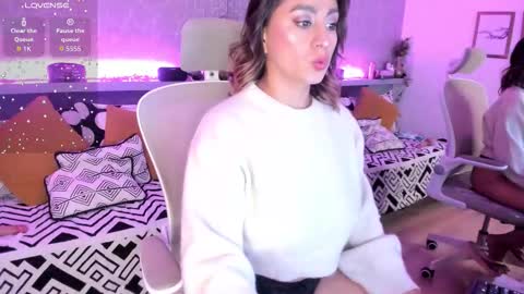 Snapshot of moon_lightt9 chatting on December 3, 2025, 9:02 pm Sarah online show from December 3, 2025, 9:02 pm