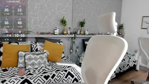 Snapshot of moon_lightt9 chatting on January 16, 2026, 11:20 pm Sarah online show from January 16, 2026, 11:20 pm