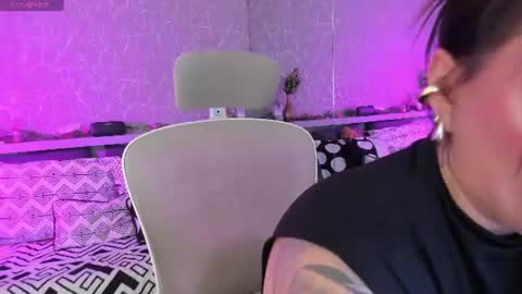 Snapshot of moon_lightt9 chatting on June 11, 2026, 2:53 am Sarah online show from June 11, 2026, 2:53 am