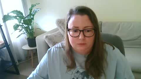 Snapshot of moon_petal chatting on October 6, 2025, 11:29 am Moon Petal online show from October 6, 2025, 11:29 am