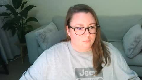 Snapshot of moon_petal chatting on October 21, 2025, 6:08 pm Moon Petal online show from October 21, 2025, 6:08 pm