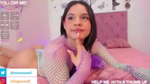 moon_roxee online show from October 16, 2025, 2:51 pm