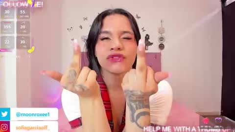 moon_roxee online show from October 28, 2025, 4:20 pm