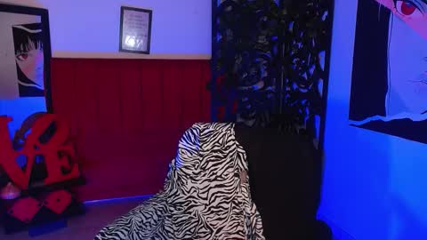 moon_sunflowers online show from September 13, 2025, 4:01 am