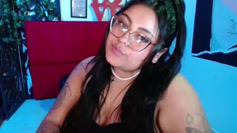 moon_sunflowers online show from November 15, 2025, 1:25 am