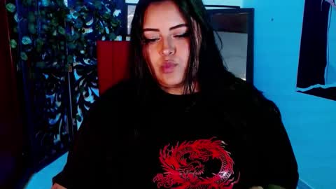 moon_sunflowers online show from December 3, 2025, 11:47 pm