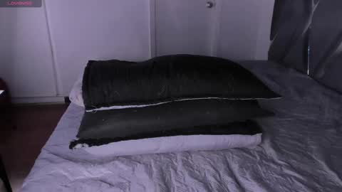 Luna  online show from October 3, 2025, 7:11 pm