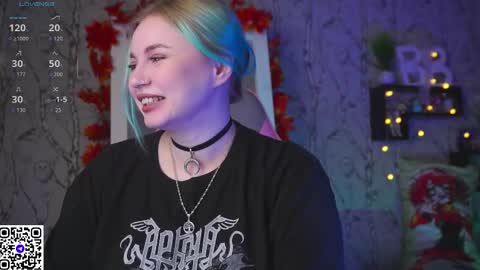 Snapshot of moon_valkyriie chatting on September 9, 2025, 12:21 am Emilia online show from September 9, 2025, 12:21 am
