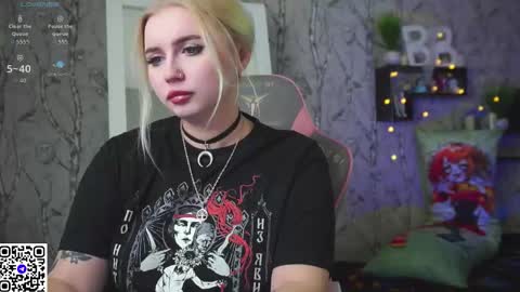 Snapshot of moon_valkyriie chatting on December 23, 2025, 10:46 am Emilia online show from December 23, 2025, 10:46 am