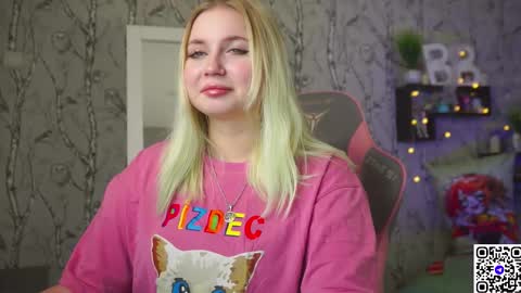 Snapshot of moon_valkyriie chatting on February 5, 2026, 8:08 am Emilia online show from February 5, 2026, 8:08 am