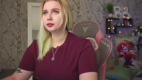 Snapshot of moon_valkyriie chatting on February 26, 2026, 9:30 am Emilia online show from February 26, 2026, 9:30 am