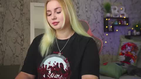 Snapshot of moon_valkyriie chatting on March 1, 2026, 9:00 am Emilia online show from March 1, 2026, 9:00 am