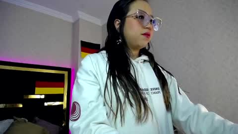 Snapshot of moon_water__ chatting on October 3, 2025, 12:02 pm Moon Water   online show from October 3, 2025, 12:02 pm