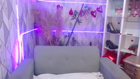 Snapshot of mooncharlotte chatting on September 22, 2025, 4:09 pm Charlotte online show from September 22, 2025, 4:09 pm