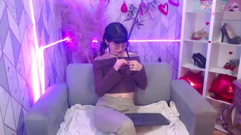 Snapshot of mooncharlotte chatting on October 2, 2025, 8:05 pm Charlotte online show from October 2, 2025, 8:05 pm