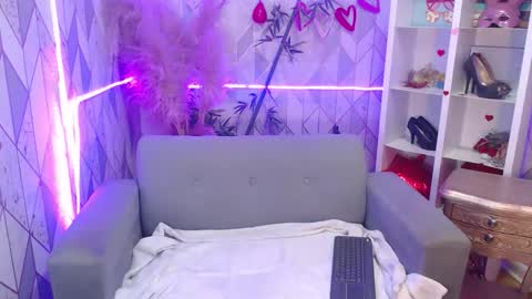 Snapshot of mooncharlotte chatting on October 4, 2025, 7:01 pm Charlotte online show from October 4, 2025, 7:01 pm