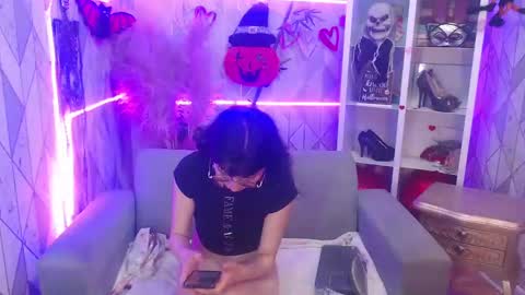 Snapshot of mooncharlotte chatting on October 20, 2025, 6:19 pm Charlotte online show from October 20, 2025, 6:19 pm