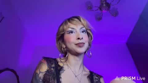 Snapshot of mooncinna chatting on October 3, 2025, 7:55 pm Cinna online show from October 3, 2025, 7:55 pm