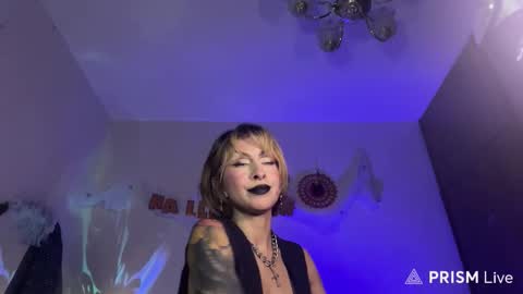 Snapshot of mooncinna chatting on October 18, 2025, 8:20 pm Cinna online show from October 18, 2025, 8:20 pm